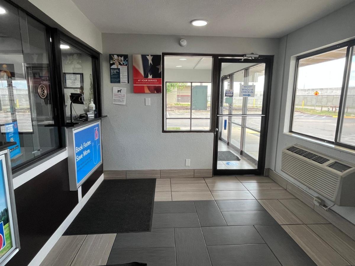 Studio 6 Wichita, Ks - Airport Bagian luar foto